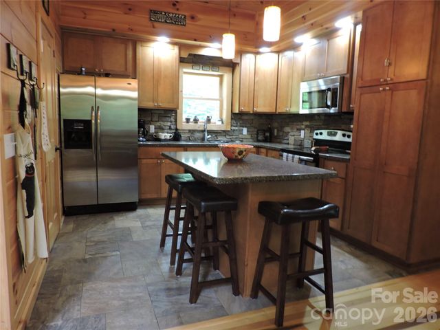 103 Chucks Lane, Bakersville, NC 28705