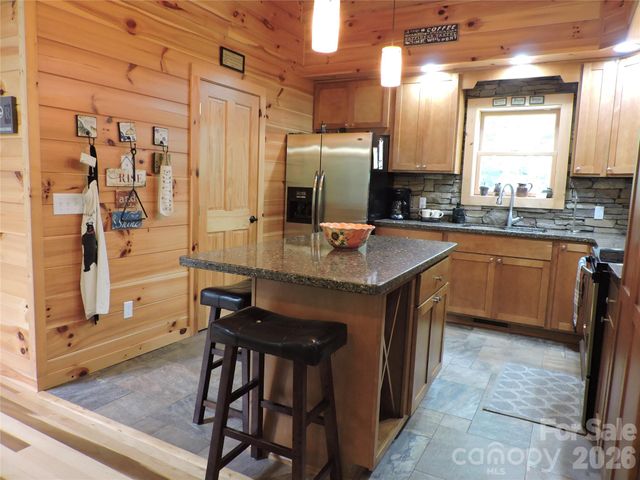 103 Chucks Lane, Bakersville, NC 28705