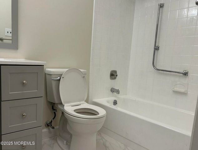 211 Covered Bridge Boulevard B, Englishtown, NJ 07726