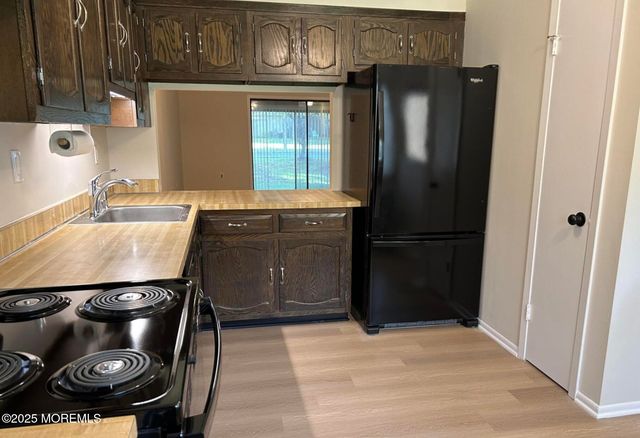 211 Covered Bridge Boulevard B, Englishtown, NJ 07726