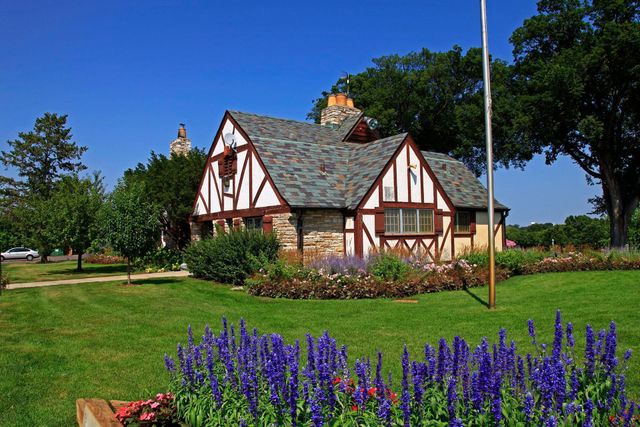 4217 27th Avenue S, Minneapolis, MN 55406