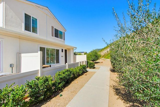 35131 Rangpur Ln, Fallbrook, CA 92028