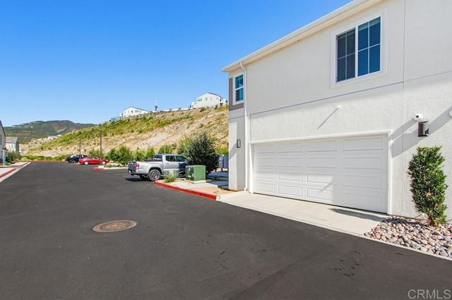 35131 Rangpur Ln, Fallbrook, CA 92028