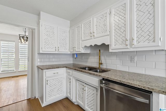 615 CROSSCREEK TRAIL, Pelham, AL 35124