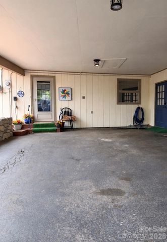 975 Country Club Drive, Maggie Valley, NC 28751