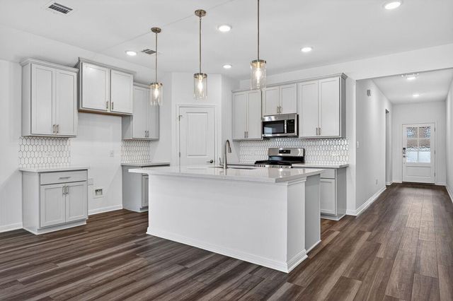 94 Flowers Ave, Hutto, TX 78634