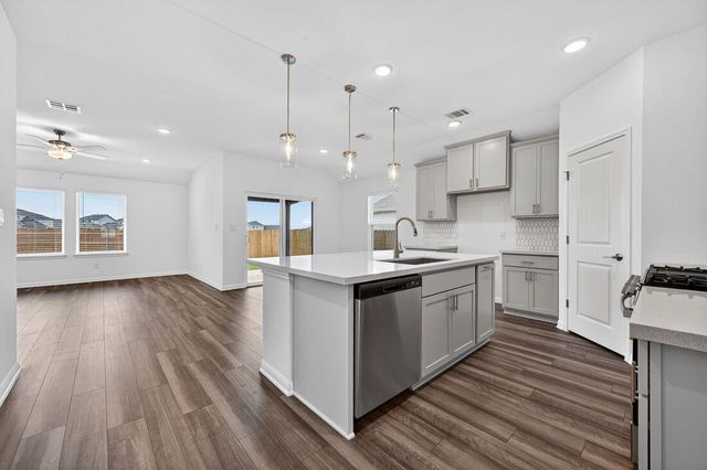 94 Flowers Ave, Hutto, TX 78634