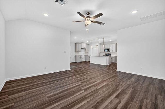 94 Flowers Ave, Hutto, TX 78634