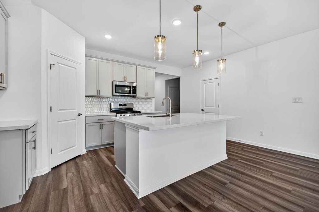 94 Flowers Ave, Hutto, TX 78634
