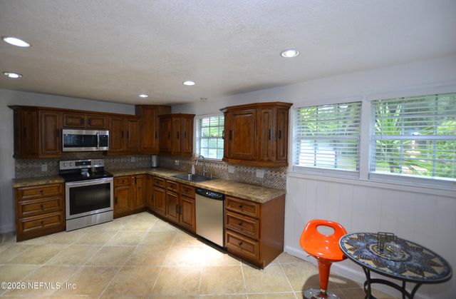 7004 HYDE GROVE Avenue, Jacksonville, FL 32210