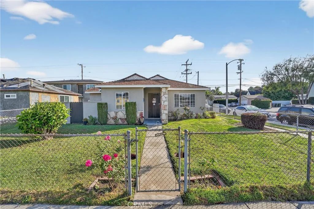 4049 Martin Luther King Jr, Lynwood, CA 90262
