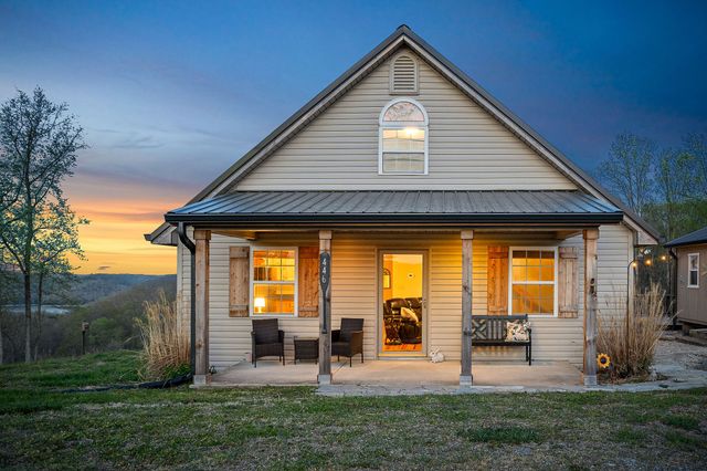 446 Oak Dr, Smithville, TN 37166