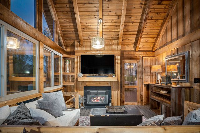 446 Oak Dr, Smithville, TN 37166