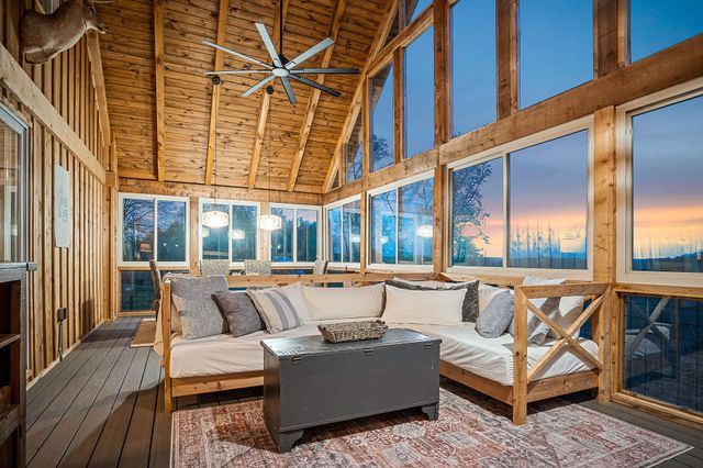 446 Oak Dr, Smithville, TN 37166