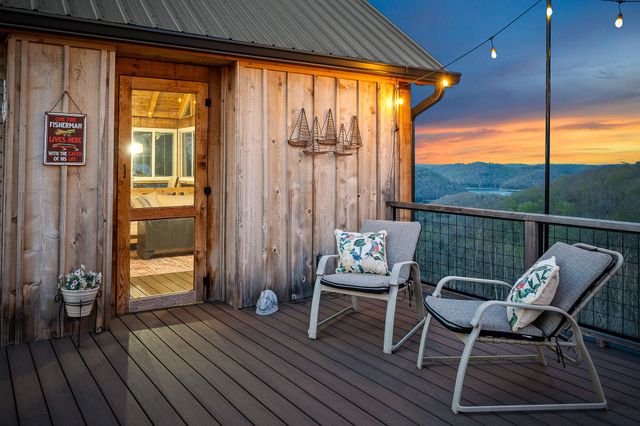 446 Oak Dr, Smithville, TN 37166