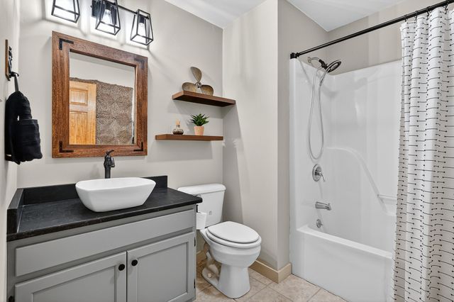 446 Oak Dr, Smithville, TN 37166