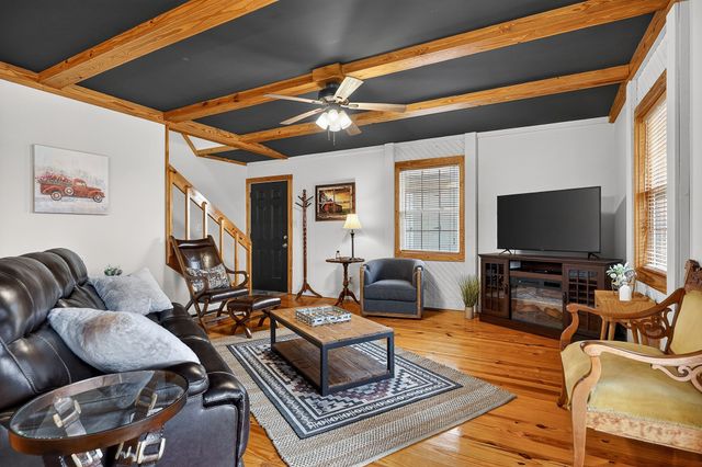 446 Oak Dr, Smithville, TN 37166