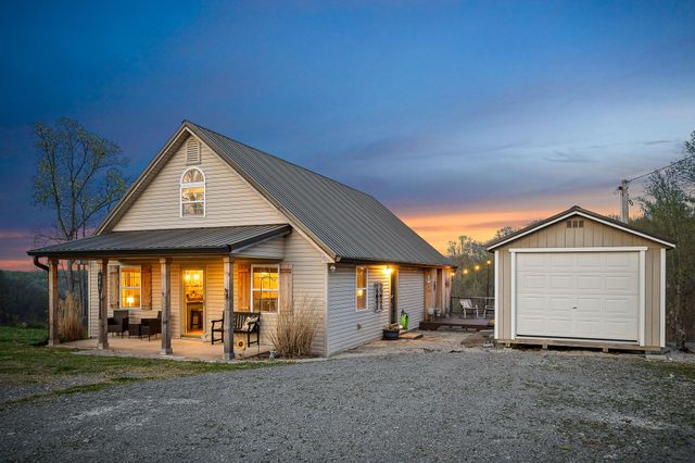 446 Oak Dr, Smithville, TN 37166