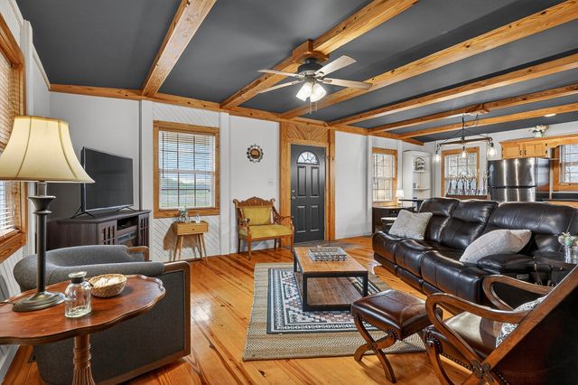 446 Oak Dr, Smithville, TN 37166