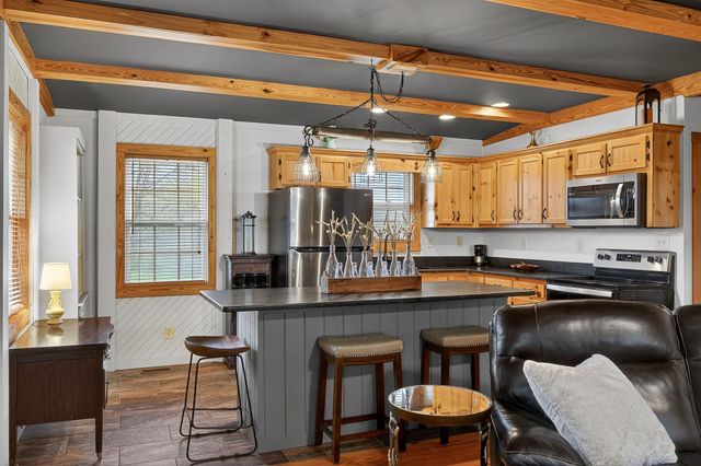 446 Oak Dr, Smithville, TN 37166