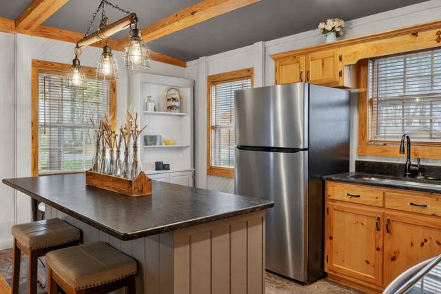 446 Oak Dr, Smithville, TN 37166