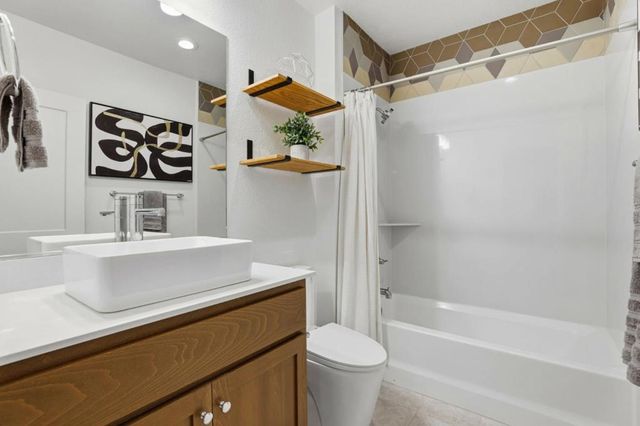 5636 Fallbrook Court, Dublin, CA 94568