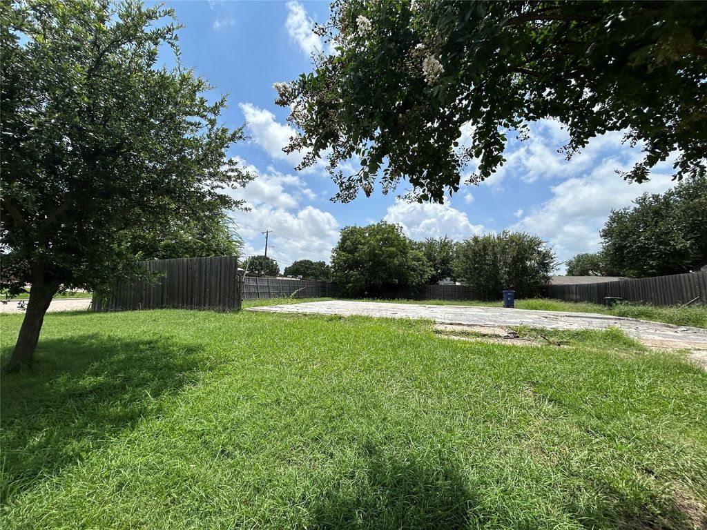 3825 Williamsburg Drive, Garland, TX 75043