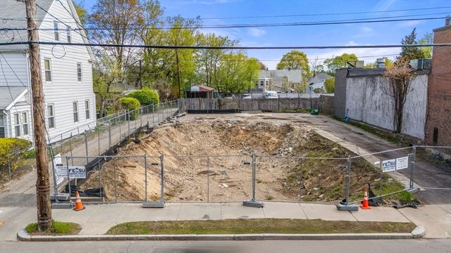 194 Adams St, Newton, MA 02458