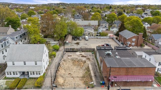 194 Adams St, Newton, MA 02458