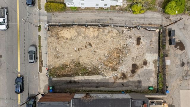 194 Adams St, Newton, MA 02458