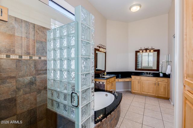 5235 E HERRERA Drive, Phoenix, AZ 85054