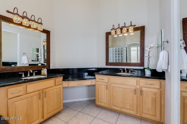 5235 E HERRERA Drive, Phoenix, AZ 85054