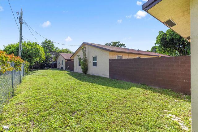 225 NW 12th Ct, Pompano Beach, FL 33060