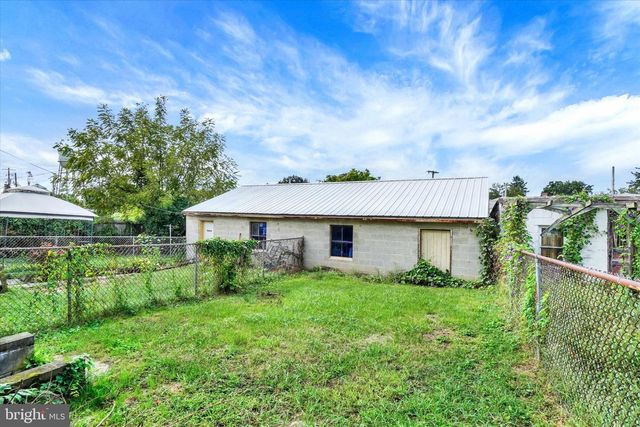 1423 W KING ST, York, PA 17404