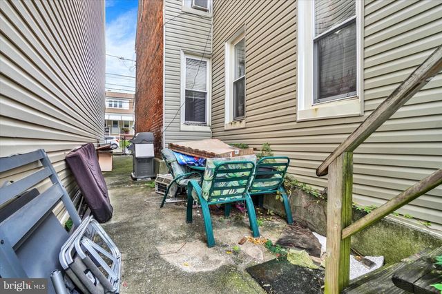 1423 W KING ST, York, PA 17404