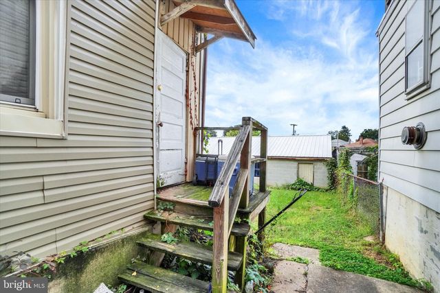 1423 W KING ST, York, PA 17404