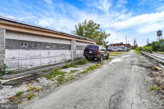1423 W KING ST, York, PA 17404