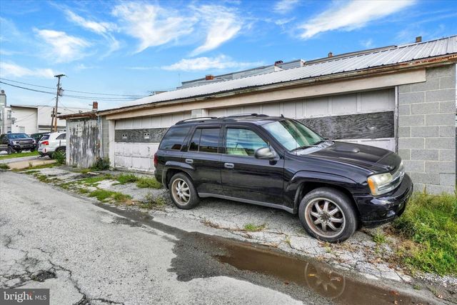 1423 W KING ST, York, PA 17404