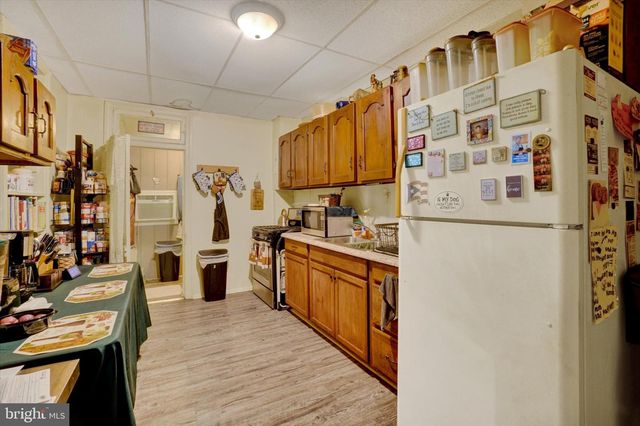 1423 W KING ST, York, PA 17404