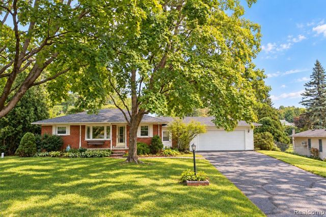 2627 Holland Street, Lake Orion, MI 48360