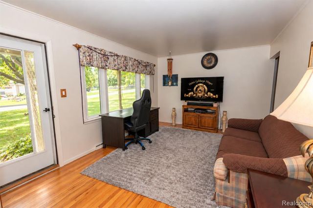 2627 Holland Street, Lake Orion, MI 48360