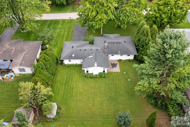 2627 Holland Street, Lake Orion, MI 48360