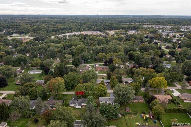 2627 Holland Street, Lake Orion, MI 48360