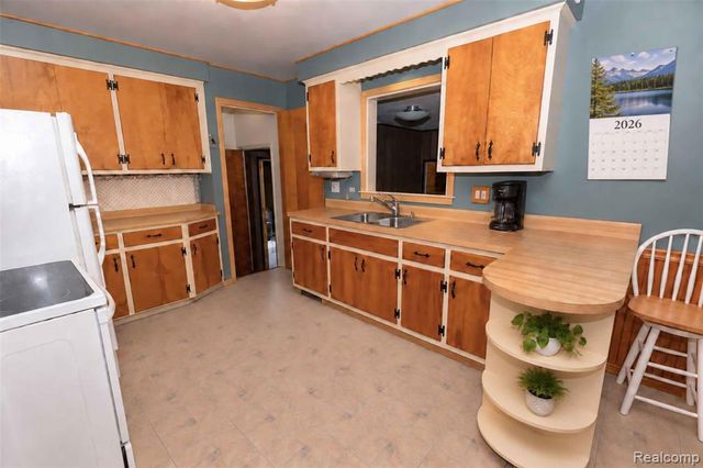 2627 Holland Street, Lake Orion, MI 48360