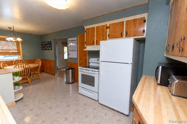 2627 Holland Street, Lake Orion, MI 48360