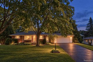 2627 Holland Street, Lake Orion, MI 48360