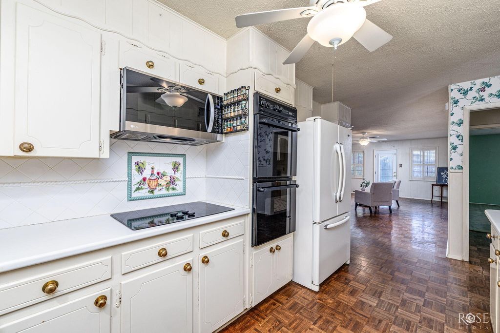 Image 10 of property listing at 2923 Tanglewood Drive, San Angelo, TX 76904