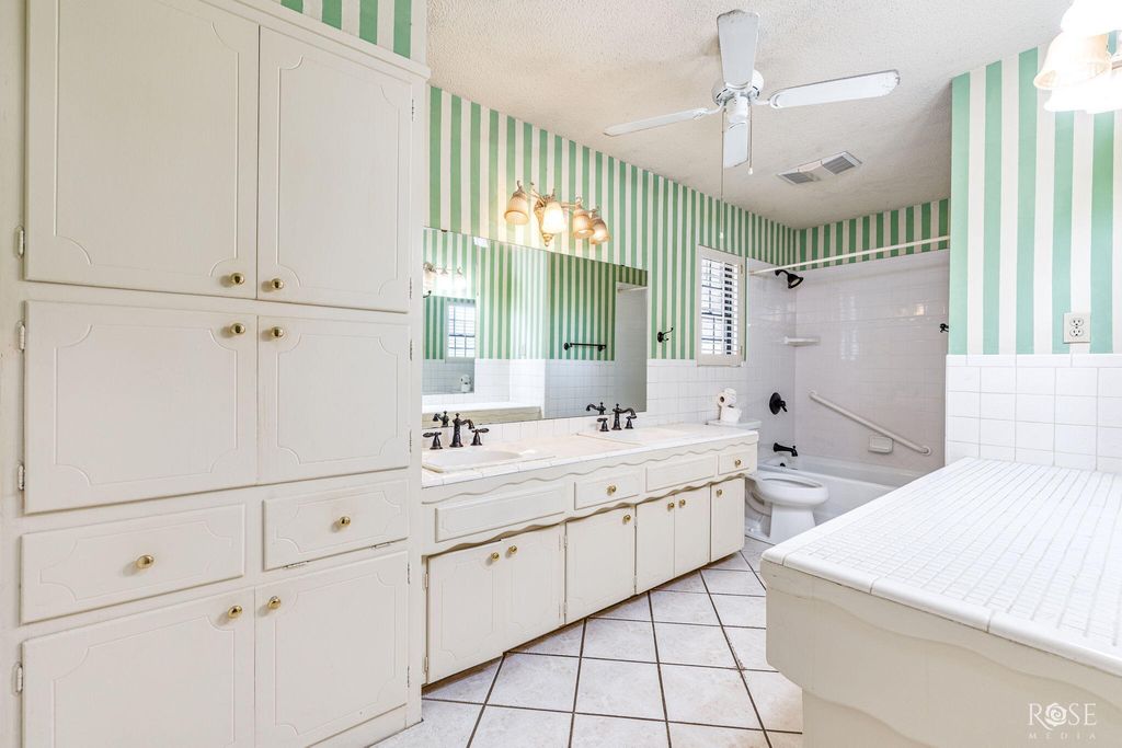 Image 16 of property listing at 2923 Tanglewood Drive, San Angelo, TX 76904