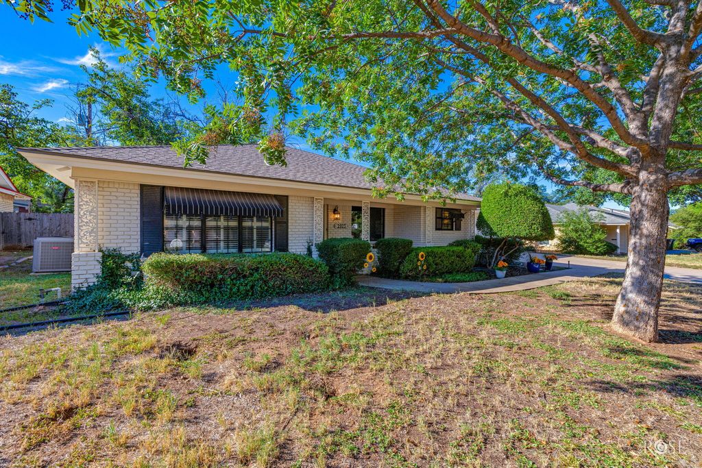 Image 3 of property listing at 2923 Tanglewood Drive, San Angelo, TX 76904