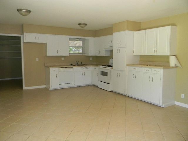 2902 N ERIE Avenue, Russellville, AR 72802